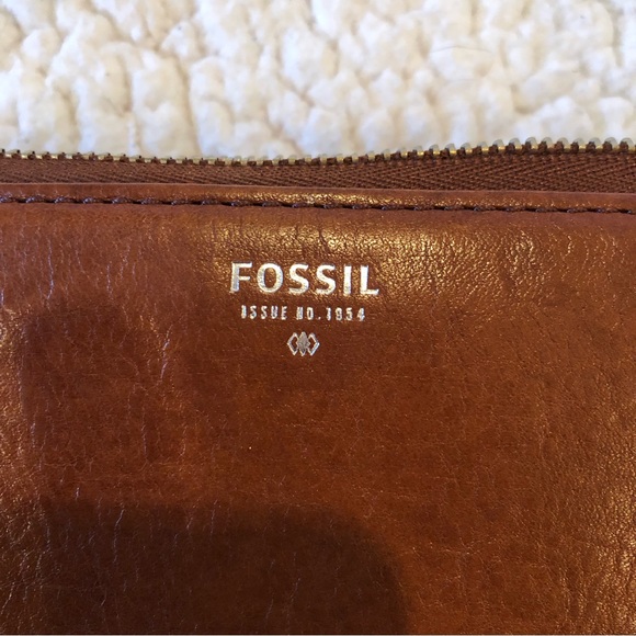 Fossil Zip Around Wallet - Picture 2 of 5